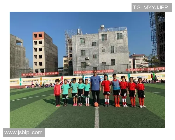 李铁足球鞋的魅力与性能解析助你在赛场上尽显风采